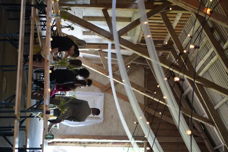 Bryllupsceremoni i Agerup Gods laden set fra luften